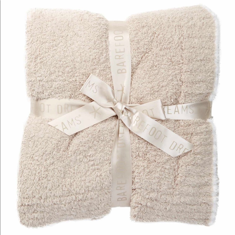 Barefoot Dreams cozychic rib trim throw